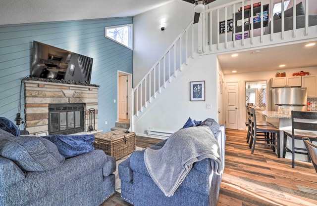 Hot Tub, Fire Pit & Game Room: Tobyhanna Home!
