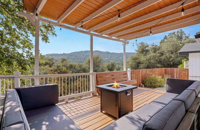 Hot Tub - Game Room - Fire Pit - 20 min 2 YosemitenEV Charger Level 2
