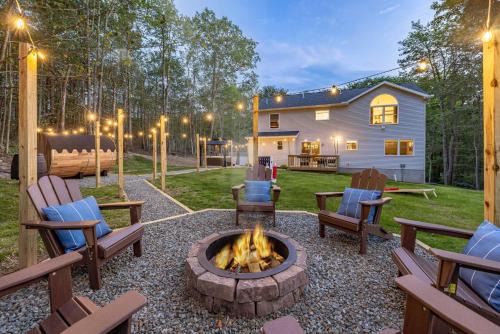 Hot Tub Sauna Arcade Fire Pit Lake & Pool