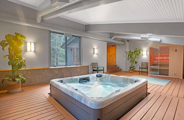 Hot Tub & Sauna, Fireplace | Morgan Road Escape