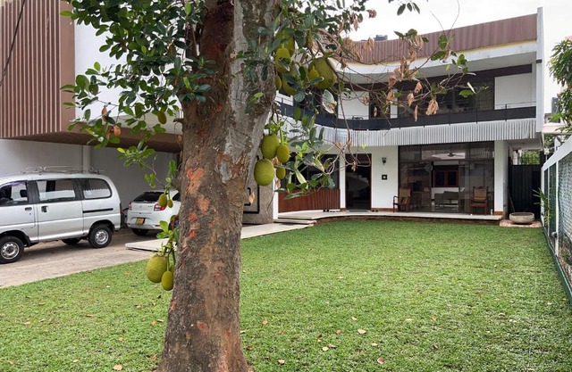 Hotel 12