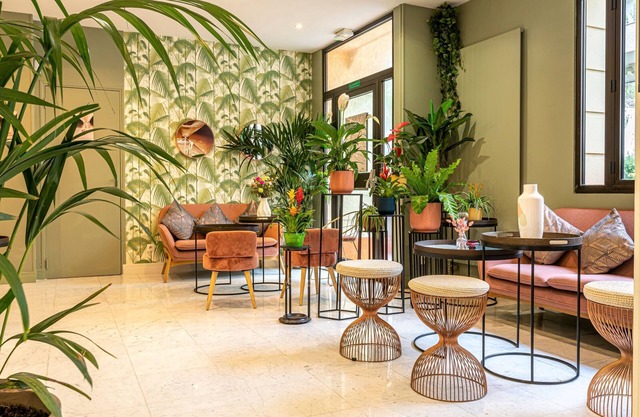 Hotel Ariane Montparnasse by Patrick Hayat