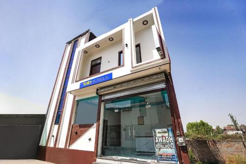 Hotel Awadh Royal