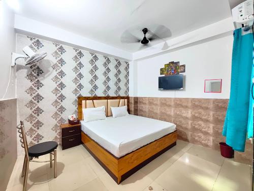 Hotel Ayodhya SARAL STAY INN - Near 450m Ramjanambhoomi -Fully Air Conditioning Rooms -Free Wifi -Free Parking -Best Hotel In City