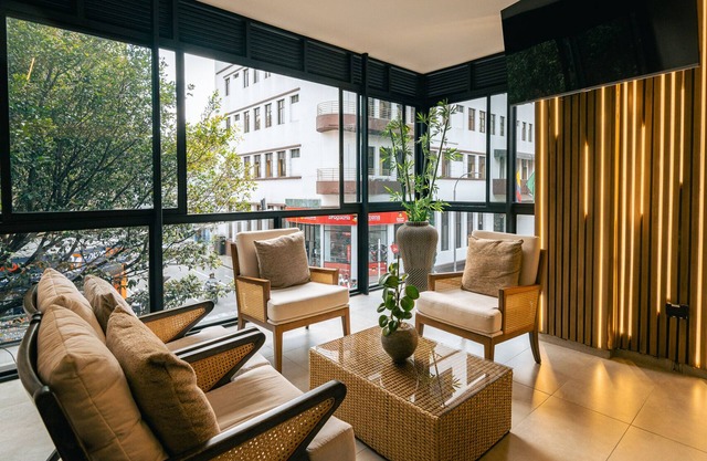 Hotel Balmoral Plaza