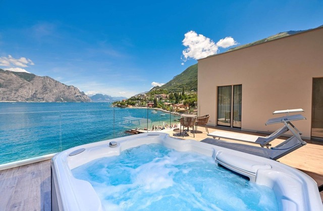 Hotel Castello Lake Front