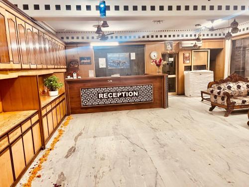 Hotel Caves Inn Plaza Near IGI Airport