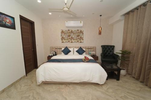 Hotel Chandigarh View # Luxury in Budget # Lift # Restaurant