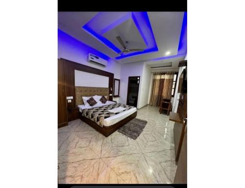 Hotel Crown, Zirakpur, Punjab