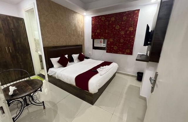 HOTEL DV PLAZA INN Near Delhi Airport