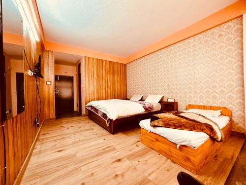 Hotel Giriraj Zirakpur