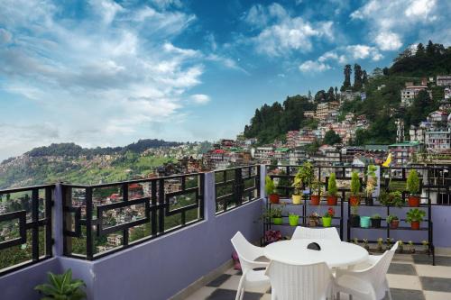 Hotel Hill Queen Near Tara Devi Mandir