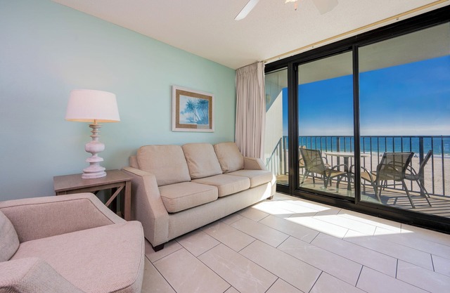 HOTEL in Gulf Shores on the BEACH! FREE Wifi - Full Kitchen - Bunks