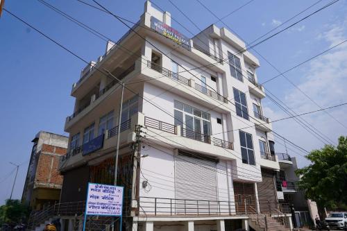 HOTEL MADHAVi PALACE