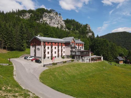 Hotel Malina-Ski Resort-SKI-IN & SKI-OUT
