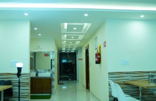 Hotel Mandakini Palace