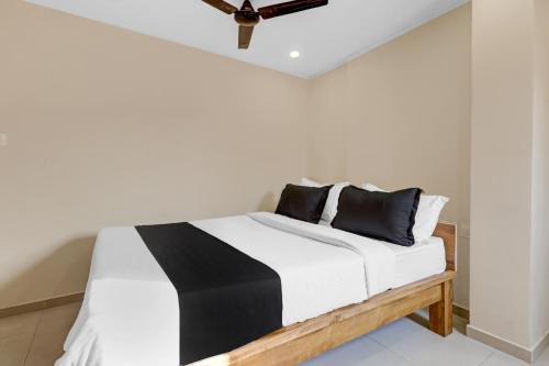 Hotel O M S Boarding and Lodging