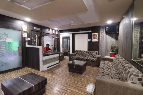 Hotel O Shri Sai Niwara Lodge