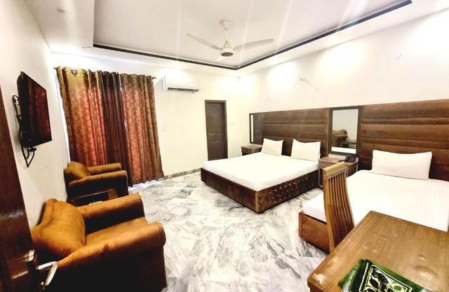 Hotel Pakeeza One