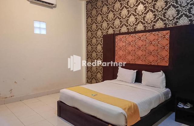 Hotel Puri Yasmin Potowanua Lasusua Mitra RedDoorz