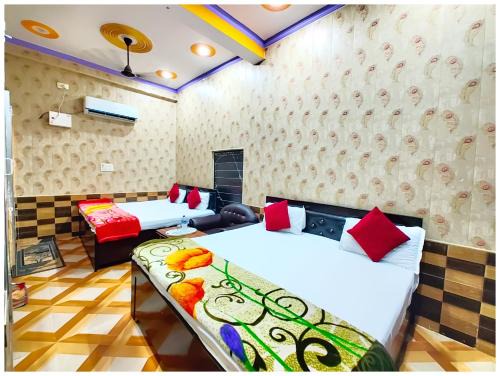 Hotel R-NANDAN G-H # Near Ram Janambhoomi With #Wifi #Reataurant# Facilities Excellent Customer Service- A Best Hotel In Ayodhya!