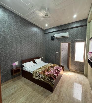 Hotel Radha Krishna Dham