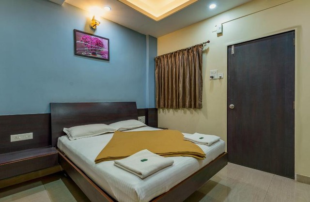 Hotel RadhaKrishna-Couple Friendly