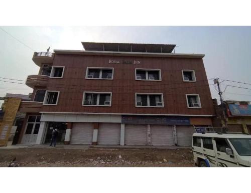 Hotel Royal Palm Inn होटल रॉयल पाम इन्न