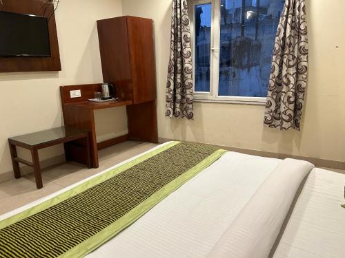 Hotel Sapphire Deluxe 1 Minutes Walking Distance From New Delhi Railway Station