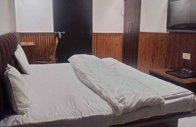 Hotel Shri Sai Deluxe