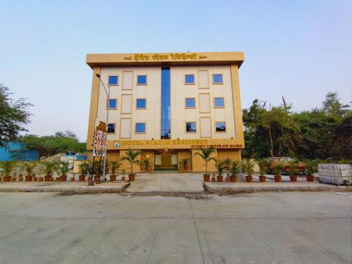 Hotel Status Residency
