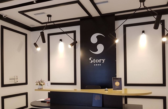 Hotel Story