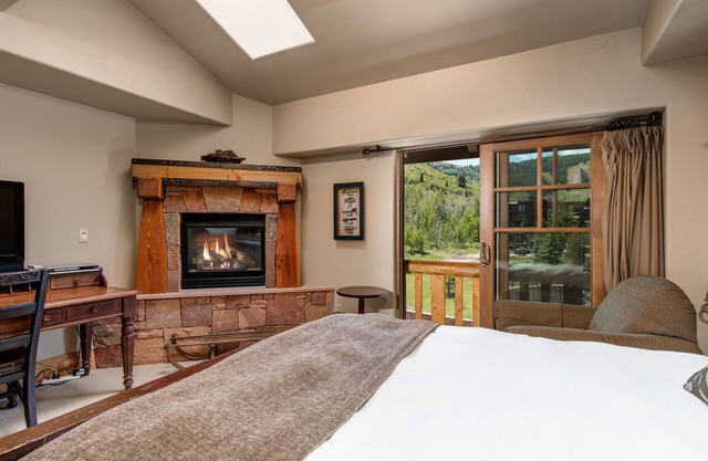Hotel studio with views, fireplace & close to everything