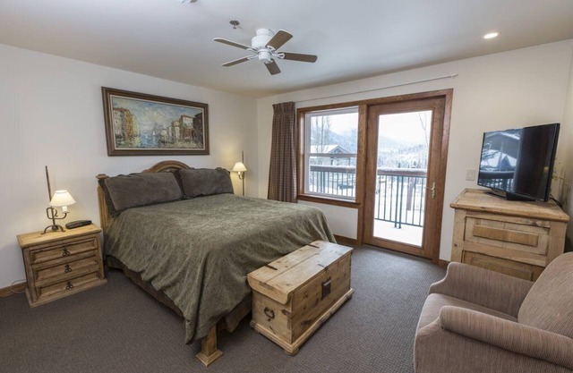 Hotel Style Room Near Ski Slopes
