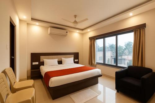 HOTEL SWARGADWAR GOLDEN SEA BEACH Near Bengali Market with Prime Location - Home town Inn & Suits - Best Hotel In Puri