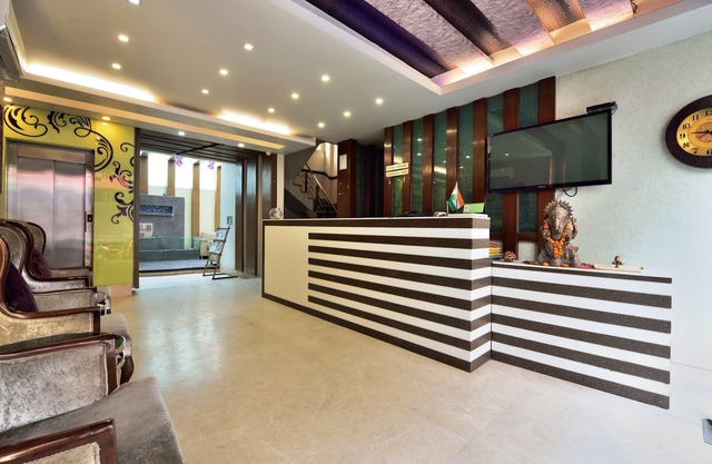 Hotel Taksh Inn