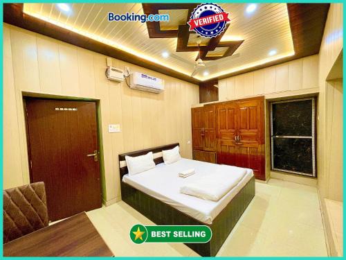 HOTEL - THE DIVINE - D Villa - Nest - Near The Holy Kashi Vishwanath Temple - Free Wi-Fi Facilities - Fully Air Conditioned Hotel in Pricious location - Best Hotel In Varanasi