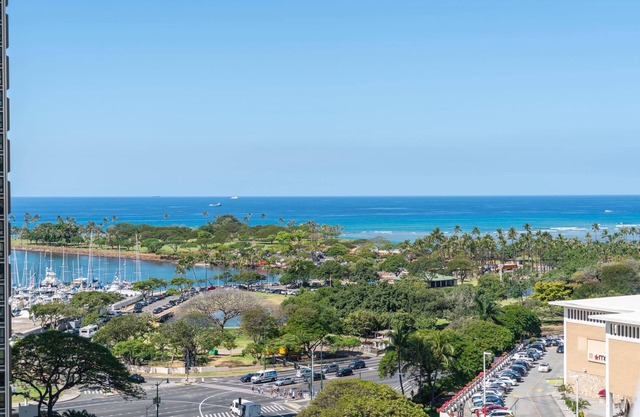 Hotel Type Best Price Ocean and Park View! Ala Moana (AH11)