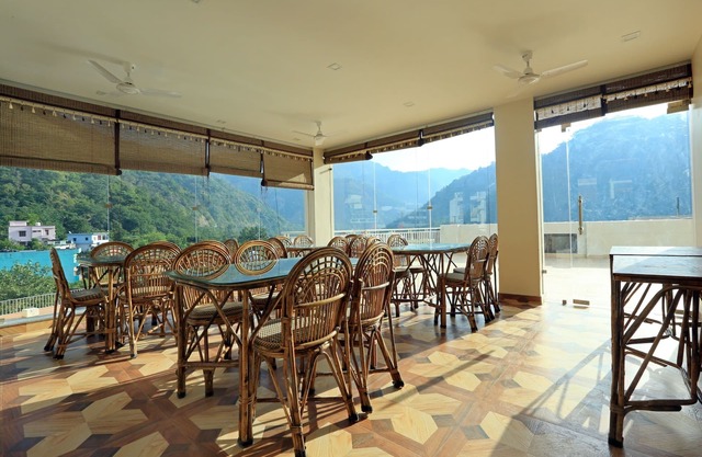 Hotel Vedas Tapovan