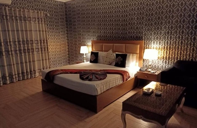 Hotel Versa Apartment and Lodges Lahore