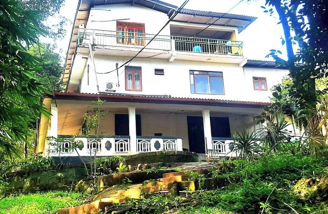 Hotel with pvt rooms in Habarana