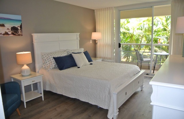 Hotel Zoned Studio STV Rental in Beautiful So Kihei. Just Steps to the Beach!