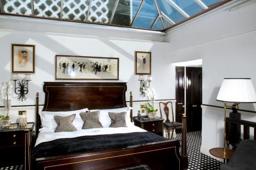 Hotels In London With Laundry, Sports/Activities, Fireplace/Heating
