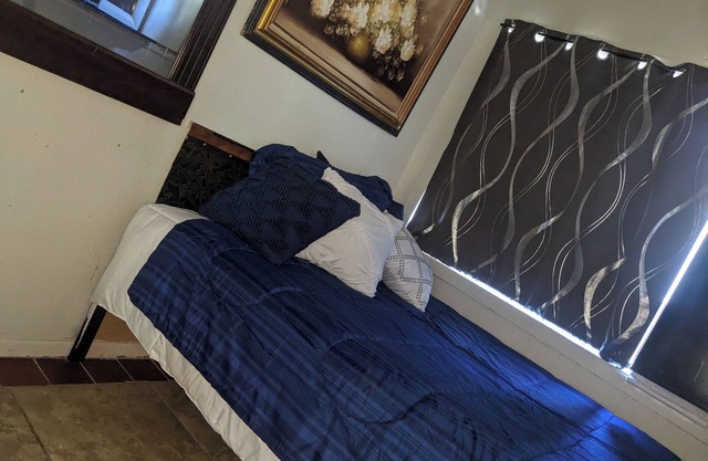 Hotels too Pricey? Turtles Spot , small room for 1 , but 2 oknnn
