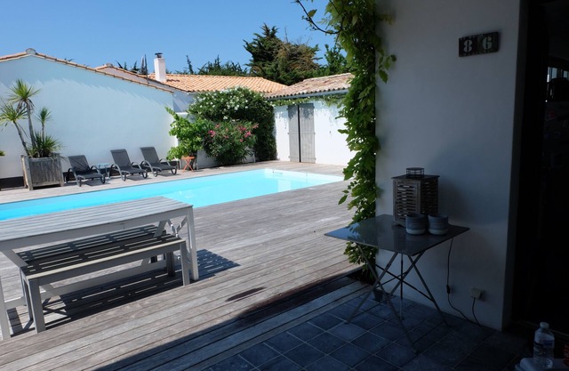 HOUSE 4 BEDROOMS, 4 shower rooms, swimming pool, wifi, ping pong, 400m from the beach