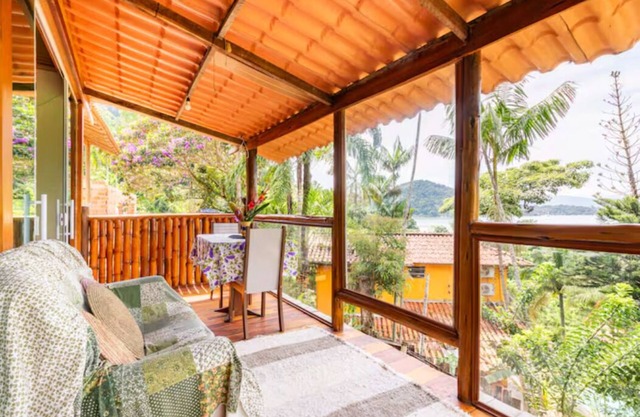 House 11.5km from the beach in Paraty and boat pier that offers trips to the islands