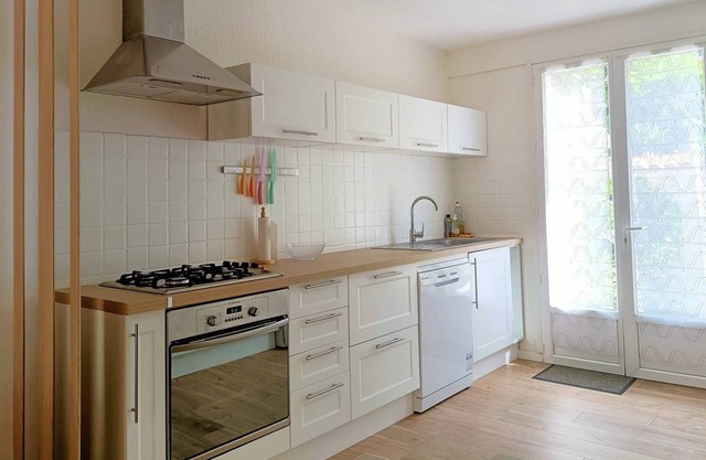 House 200 meters from the Beach, Saint Pierre La Mer 10INAV5