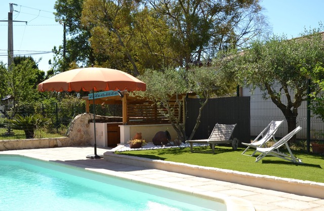 House (4 + 2 pers) air-conditioned on closed ground, swimming pool
