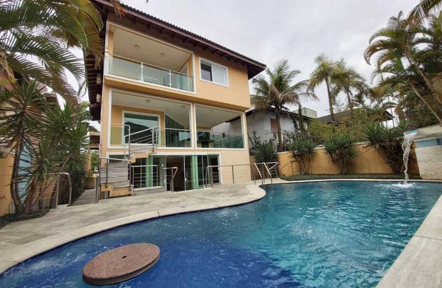 HOUSE "5" Stars; TOP! in the Condominium HANGA ROA - BERTIOGA - with 4 employees.