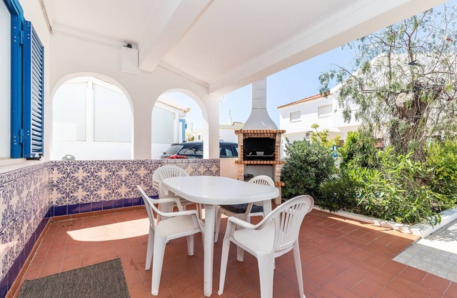 House 50m from the beach, patio with barbecue and fiber internet by ALGARVEMANTA (6V3)